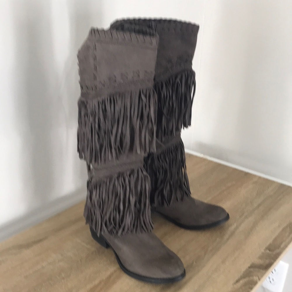 Knee high tall moccasin style fringed boots, Sz 6